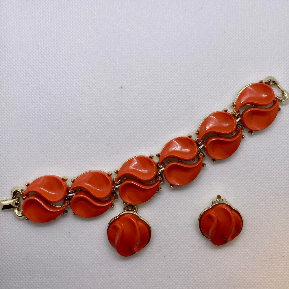 Usner Bracelet & Clip-on Earrings